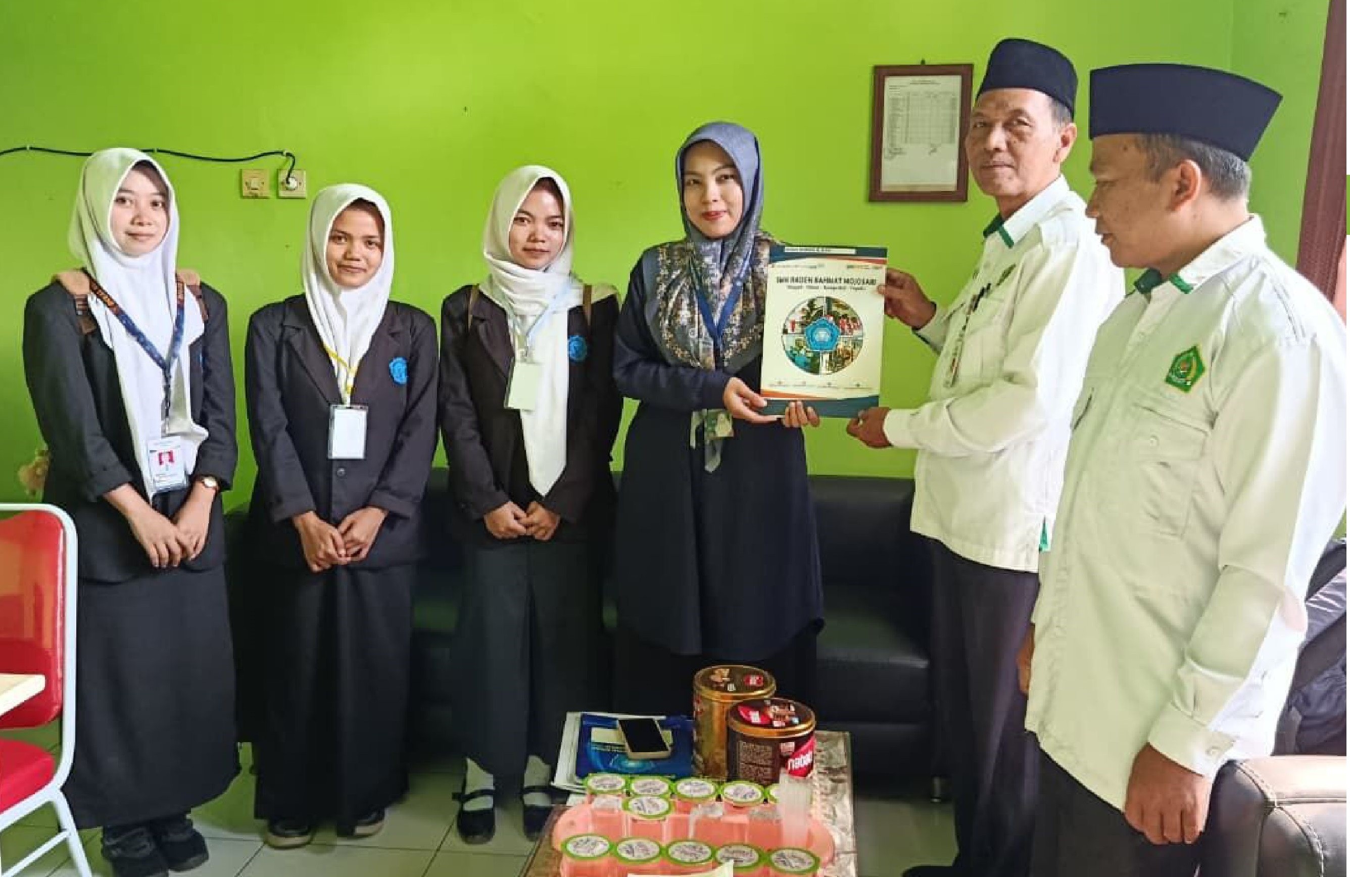 PENERIMAAN SISWA PKL DARI SMK RADEN RAHMAD MOJOSARI